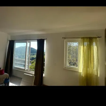 Peaceful Oasis With Sea View And Parking Spor